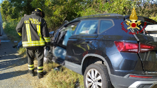 Monte Urano - Auto contro guardrail, conducente elitrasportato a Torrette